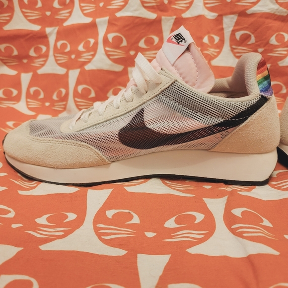 Nike Pride LGBTQ GORGEOUS rainbow 🌈 size 9 Like New! Sneaker - Picture 13 of 16